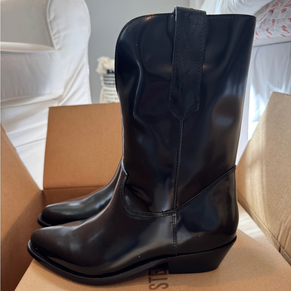 BRAND NEW Steve Madden Rumer Black Box mid-calf Western/Cowboy Boots. Size 9.